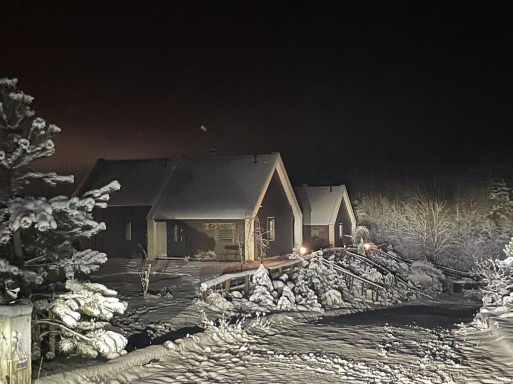 Osada Skoczkowo Komfortowe Domki Z Jacuzzi Nad Jeziorem- Sauna- Balia- Prywatny Staw Wedkarski Podiazy Extérieur photo
