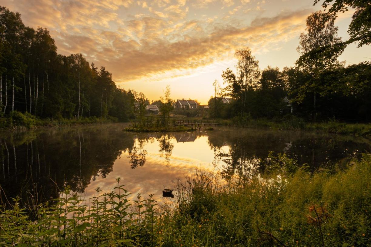 Osada Skoczkowo Komfortowe Domki Z Jacuzzi Nad Jeziorem- Sauna- Balia- Prywatny Staw Wedkarski Podiazy Extérieur photo