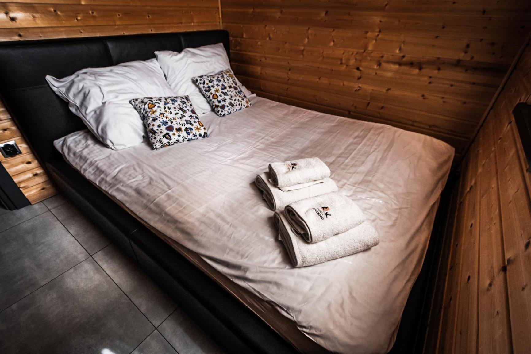 Osada Skoczkowo Komfortowe Domki Z Jacuzzi Nad Jeziorem- Sauna- Balia- Prywatny Staw Wedkarski Podiazy Extérieur photo