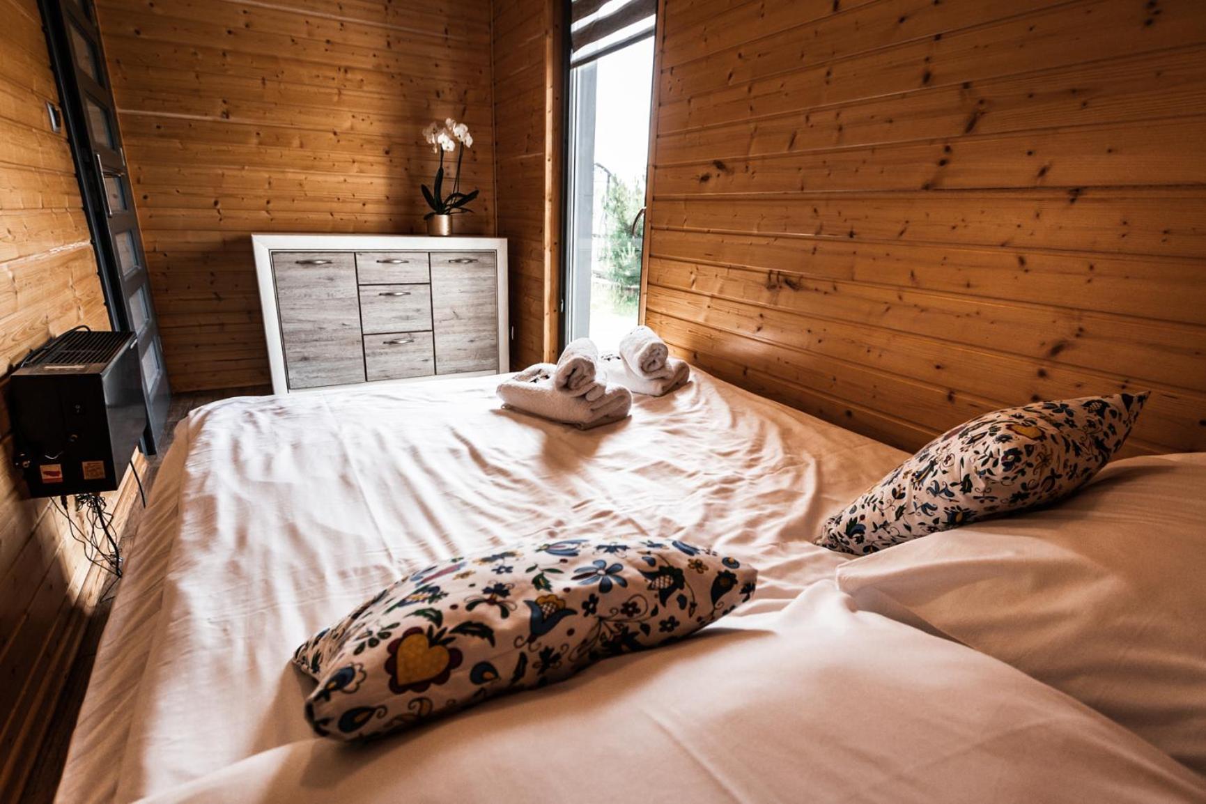 Osada Skoczkowo Komfortowe Domki Z Jacuzzi Nad Jeziorem- Sauna- Balia- Prywatny Staw Wedkarski Podiazy Extérieur photo